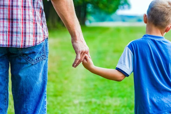 Beautiful Hands Parent Child Outdoors Park — Stock Photo, Image