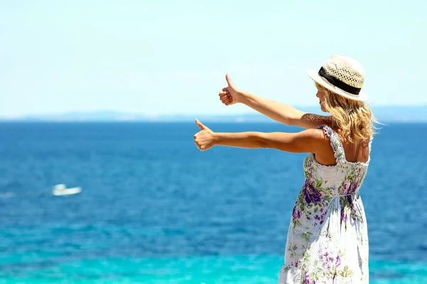 Heureuse Fille Dans Chapeau Près Mer Grèce Été — Photo