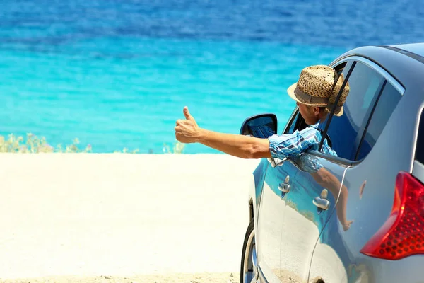 Glückliche Fahrer Männer Auto Auf See Sommer — Stockfoto