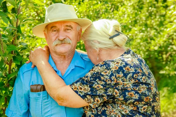 Happy Portrait Elderly Couple Nature Background — Stock Photo, Image