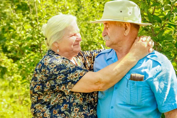 Happy Portrait Elderly Couple Nature Background — Stock Photo, Image