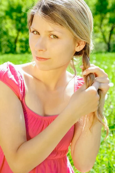 Mujer Embarazada Feliz Naturaleza Parque — Foto de Stock