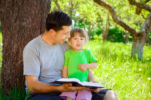 Happy Father Child Reading Book Nature Bible — Stock Photo, Image