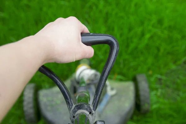 Hand Man Mows Grass Trimmer — Stock Photo, Image