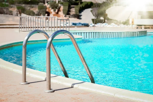 Vackert Elegant Trappa Trappsteg Pool Natur Hav Bakgrund — Stockfoto