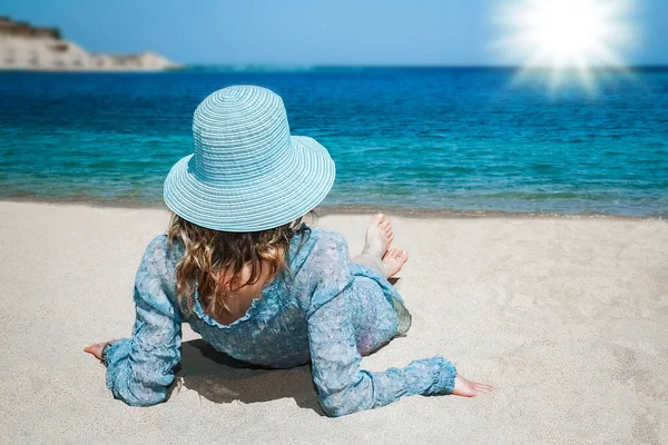 Stylish Beautiful Girl Hat Seashore Background — Stock Photo, Image