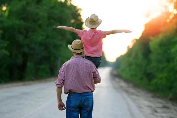 Pai Filho Cowboys Conceito Felicidade Juntos — Fotografia de Stock