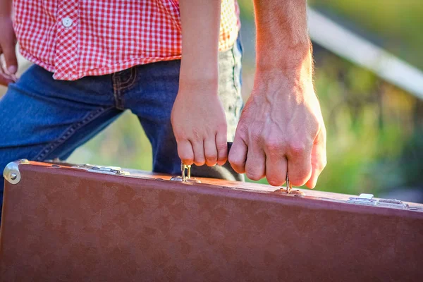 Father Son Helper Hold Suitcase Railroad — Stock Photo, Image