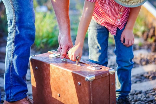 Father Son Helper Hold Suitcase Railroad — Stock Photo, Image