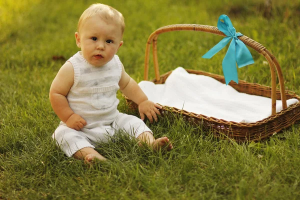 Little boy with wicker basket — Stock Photo, Image