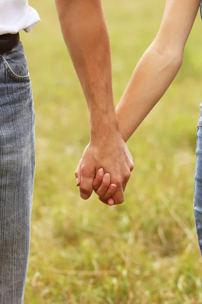 Amante casal mãos — Fotografia de Stock