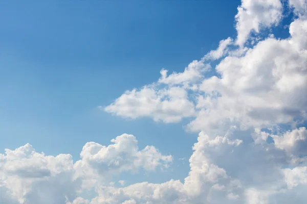 Blue sky with white clouds — Stock Photo, Image