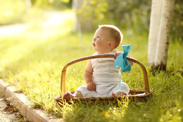 Little boy with wicker basket — Stock Photo, Image