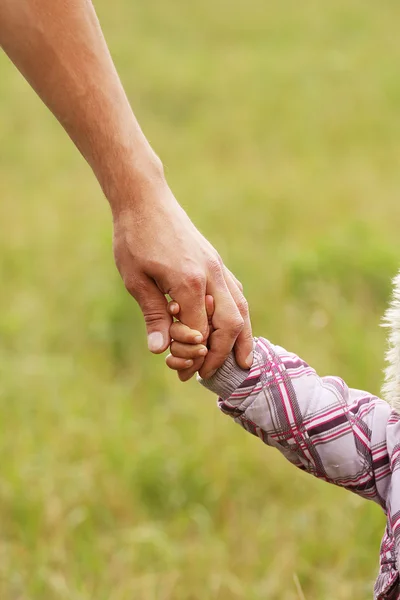 Padre con mano bambino — Foto Stock