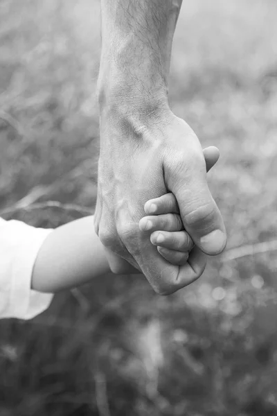 Otec s dítětem rukou — Stock fotografie
