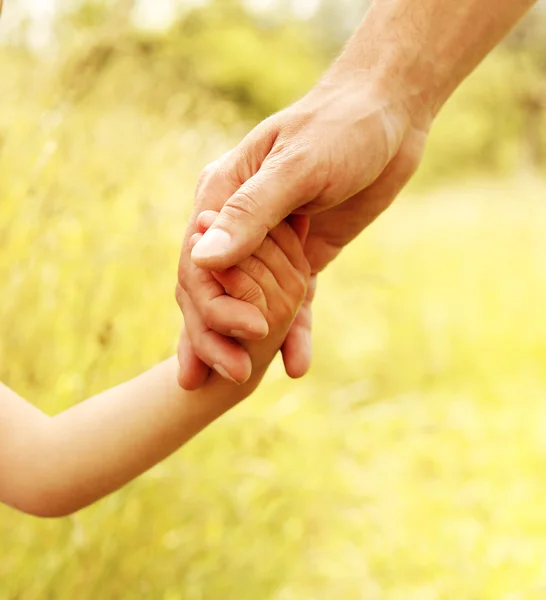 Padre con mano bambino — Foto Stock