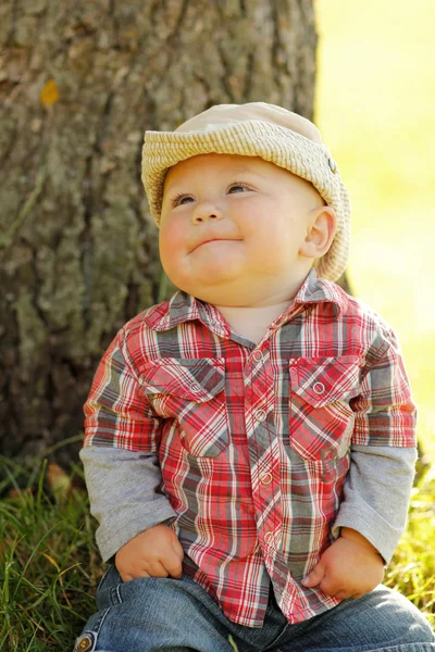 カウボーイ ハットで小さな男の子 — Stockfoto