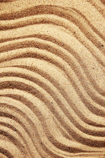 Sandstrand med vågor — Stockfoto