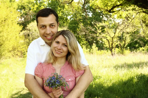 Pareja joven enamorada —  Fotos de Stock