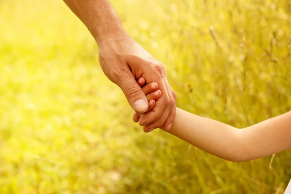 Padre con mano de niño —  Fotos de Stock