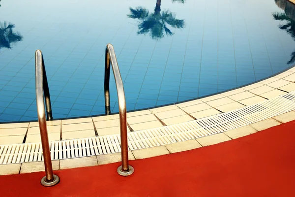 Steps in water pool — Stock Photo, Image