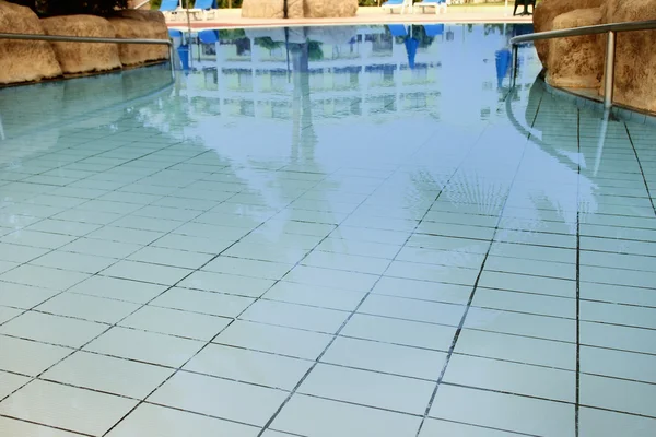 Piscina d'acqua blu — Foto Stock