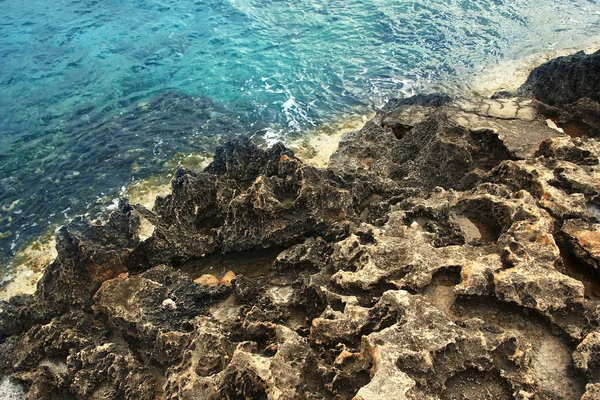 Krajobraz morski ze skałami — Zdjęcie stockowe