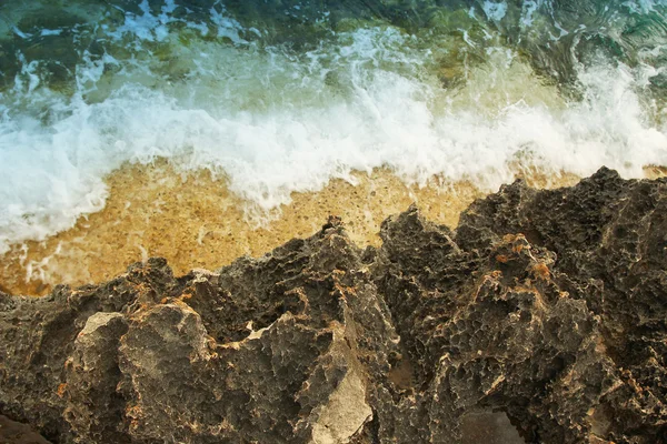 美丽的大海，与岩石 — 图库照片