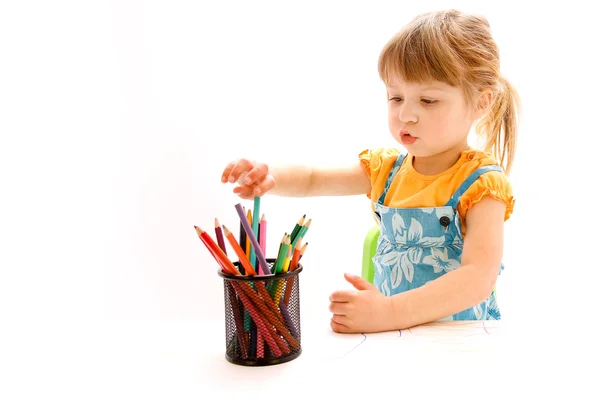 Мила дівчина з гарбуза і олівці — стокове фото