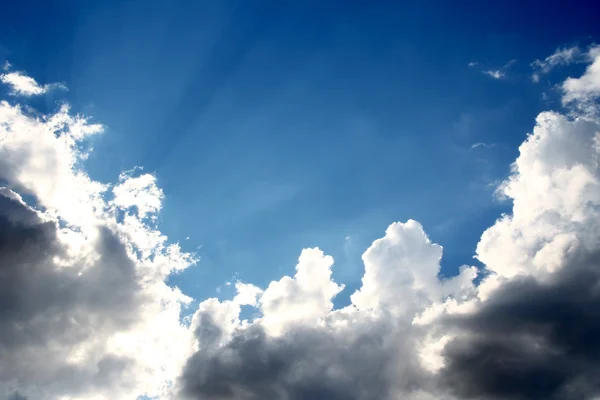 Schöne Wolken am Himmel — Stockfoto