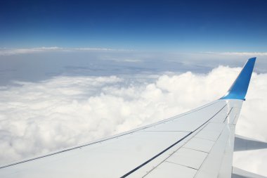 kanatlı uçak gökyüzünde