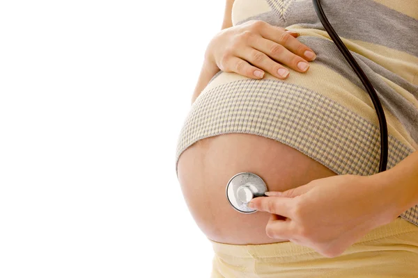 Femme enceinte avec un stéthoscope — Photo