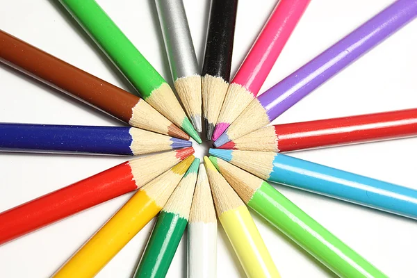 Цветные карандаши, сделанные солнце — стоковое фото