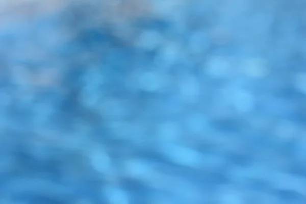 游泳池里的蓝色水 — 图库照片