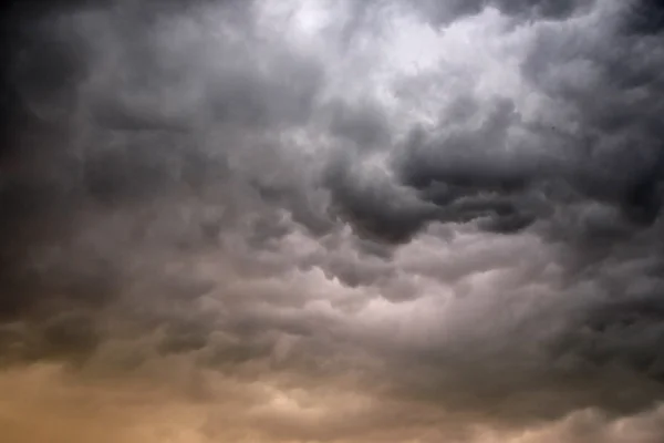 Nuvole di cielo tempestoso — Foto Stock