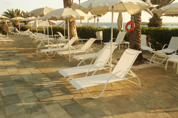 Deck chairs on sea beach — Stock Photo, Image