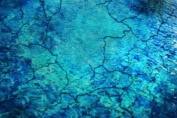 Przejrzyste wody na niebiesko — Zdjęcie stockowe