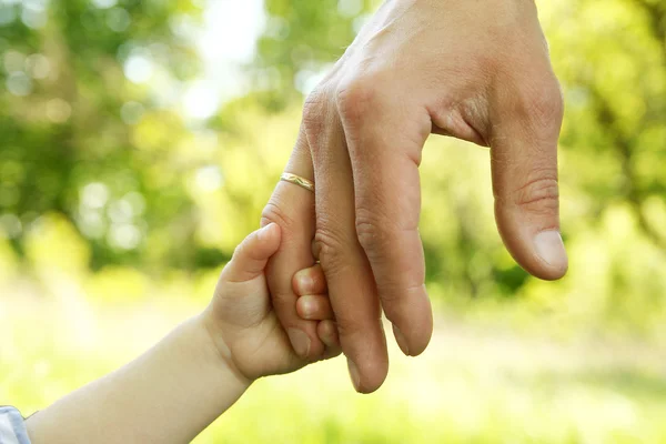 Parent holds hand of child — Stock Photo, Image