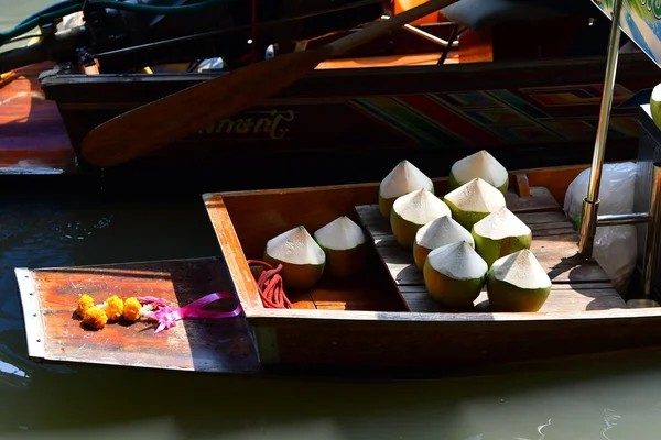 Frutas Coco Loja Barcos Frutas Sucos São Vendidos Turistas Barcos — Fotografia de Stock