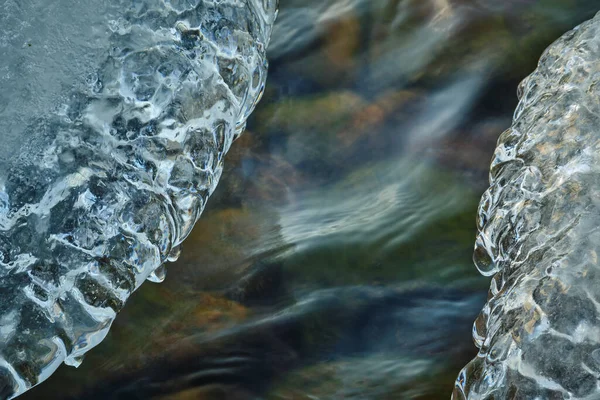 Agua Que Fluye Las Rocas Hielo Primer Plano —  Fotos de Stock