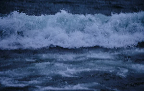 Kraftfulla Vågor Havet — Stockfoto