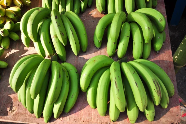 Jonge groene bananen — Stockfoto