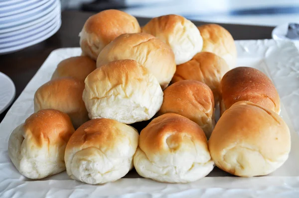 Хліб, фарширований ковбасою — стокове фото