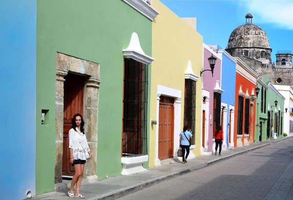 Vrouwen op straat in Campeche-stad Mexico — Stockfoto