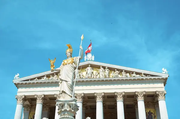 Viena, Áustria - 26 de julho de 2014: Detalhe da Fonte de Athena em frente ao edifício do Parlamento Austríaco em Viena . — Fotografia de Stock