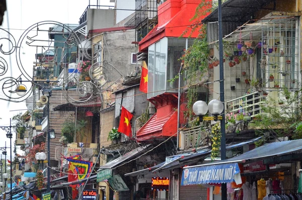 HA NOI, VIETNAM - 01 de março de 2015: Casas e rés-do-chão de Hanói — Fotografia de Stock