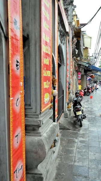 HANOI, VIETNAM 01 de marzo: Vida de la calle vietnamita —  Fotos de Stock