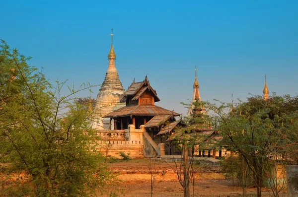 Minochantha Stupa Group nell'Old Bagan Myanmar all'alba — Foto Stock