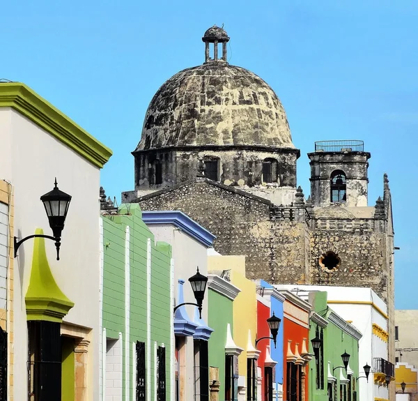 Mexikói gyarmati építészet város Campeche — Stock Fotó