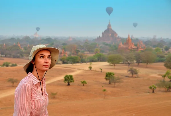 Femme à Bagan pendant le soleil — Photo